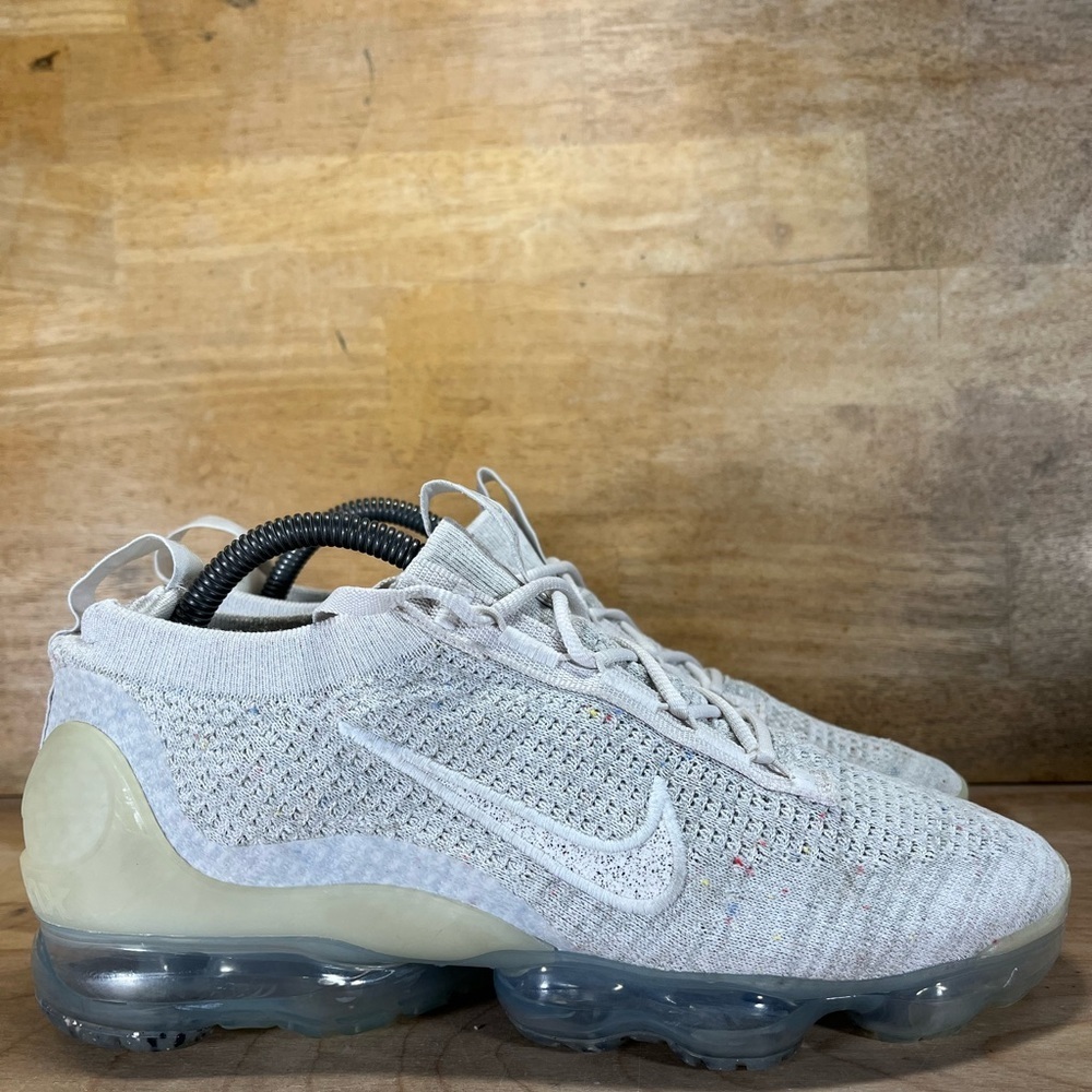 Nike Air VaporMax 2021 Flyknit Womens Size 10 Running Shoes Sneakers White - Picture 1 of 10